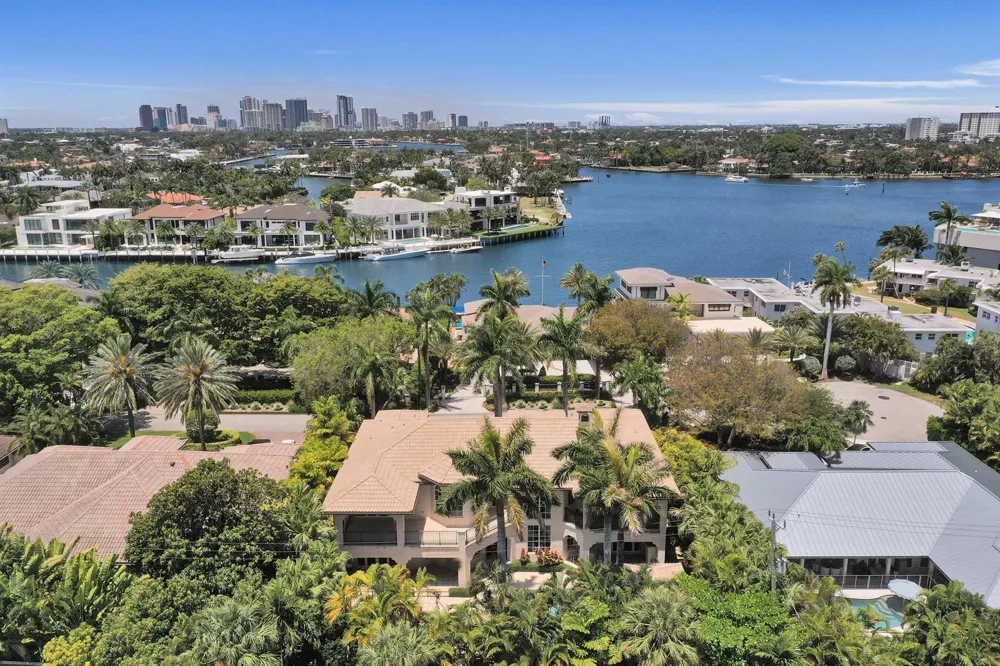 1212 E Lake Drive Fort Lauderdale, FL 33316