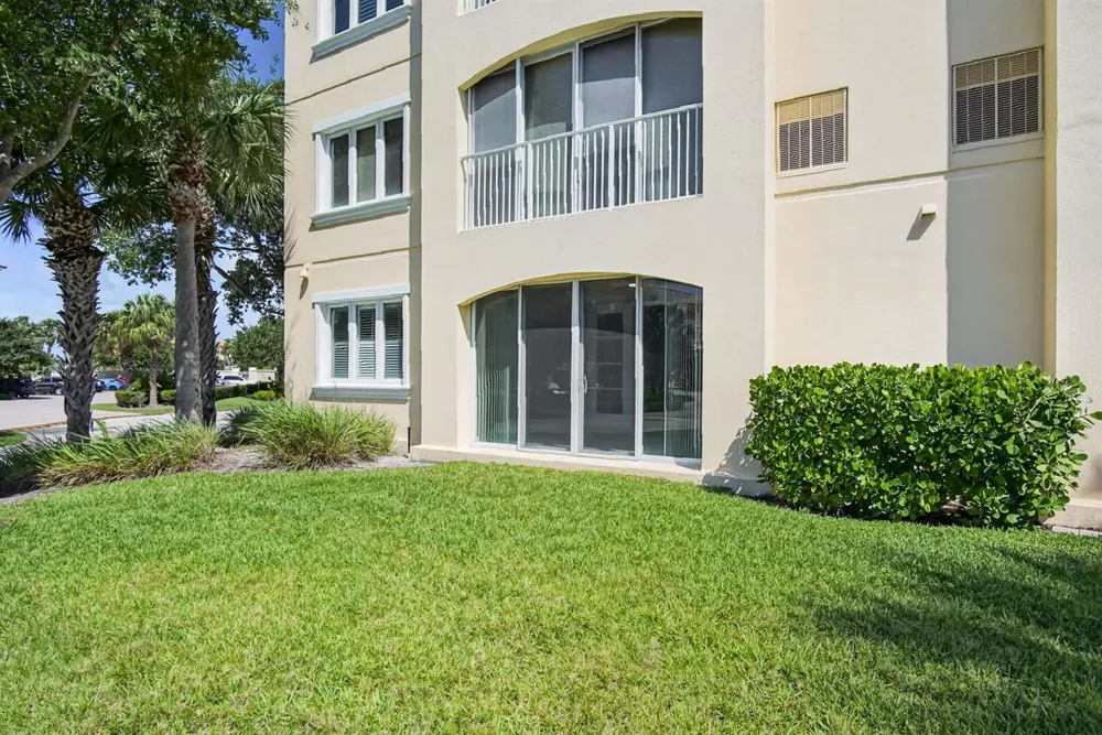 37 E Harbour Isle Dr Drive E #106 Fort Pierce, FL 34949