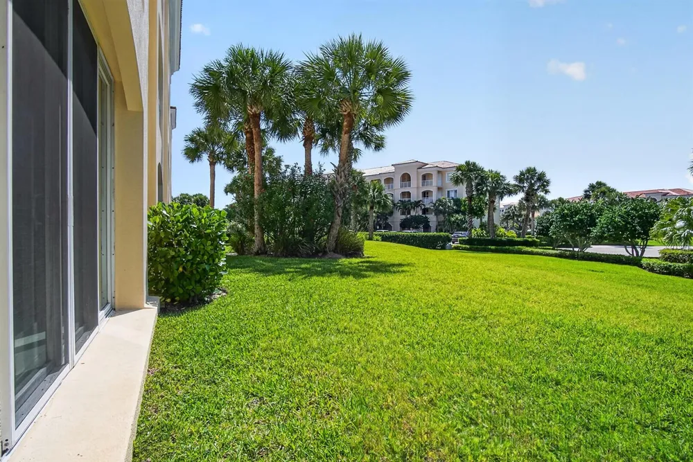 37 E Harbour Isle Dr Drive E #106 Fort Pierce, FL 34949