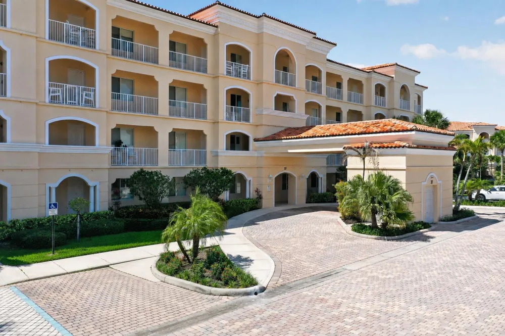 37 E Harbour Isle Dr Drive E #106 Fort Pierce, FL 34949