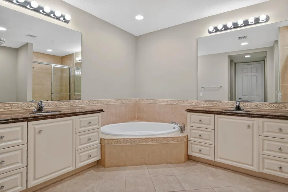 37 E Harbour Isle Dr Drive E #106 Fort Pierce, FL 34949