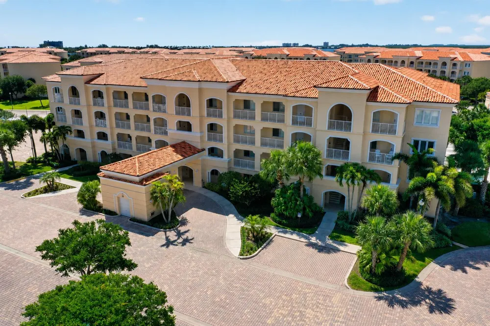 37 E Harbour Isle Dr Drive E #106 Fort Pierce, FL 34949