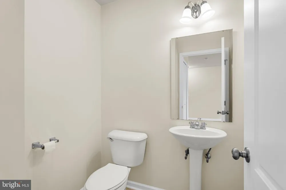 856 GREGS DRIVE Harrisburg, PA 17111