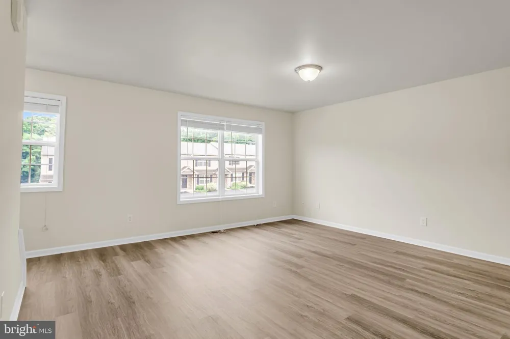856 GREGS DRIVE Harrisburg, PA 17111