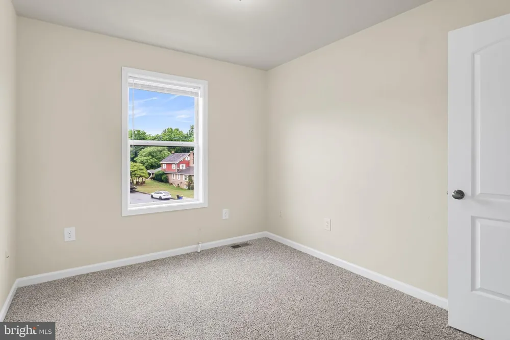856 GREGS DRIVE Harrisburg, PA 17111