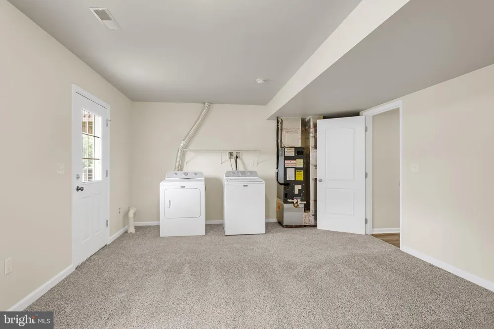 856 GREGS DRIVE Harrisburg, PA 17111
