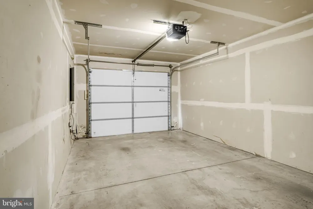 856 GREGS DRIVE Harrisburg, PA 17111