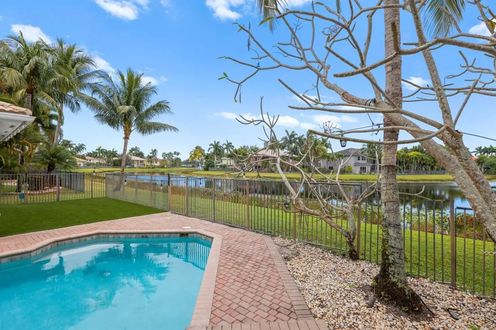 10812 Castle Oak Drive Boynton Beach, FL 33473