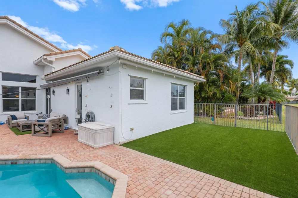 10812 Castle Oak Drive Boynton Beach, FL 33473