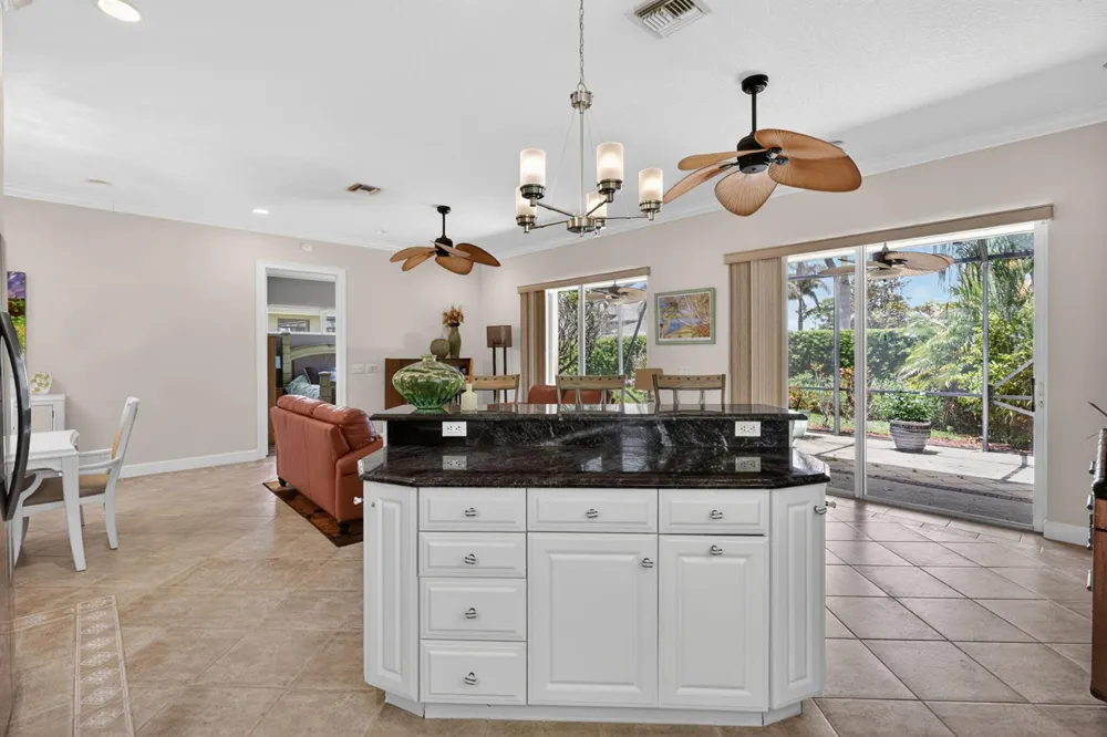 7982 SE Hempstead Circle Hobe Sound, FL 33455