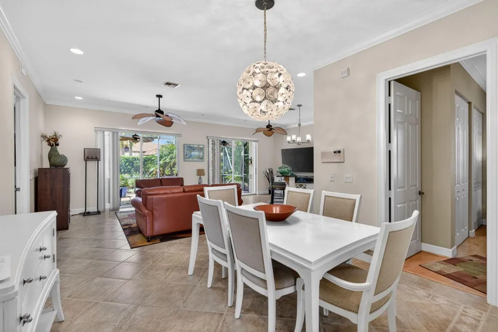 7982 SE Hempstead Circle Hobe Sound, FL 33455