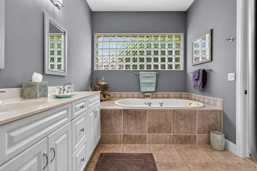 7982 SE Hempstead Circle Hobe Sound, FL 33455