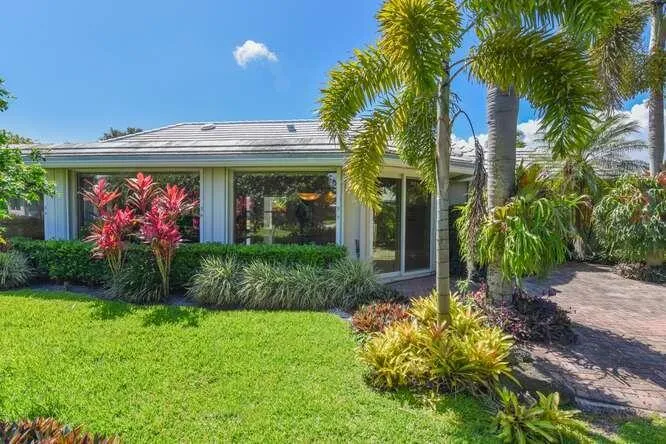 437 French Royale Circle Atlantis, FL 33462