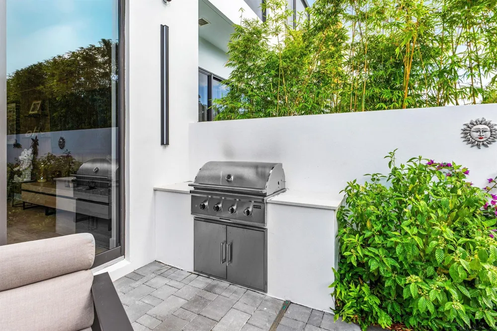 917 NE 8th Avenue Delray Beach, FL 33483