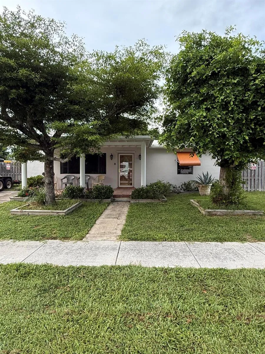 817 Elm Road West Palm Beach, FL 33409