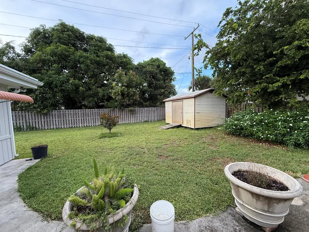 817 Elm Road West Palm Beach, FL 33409