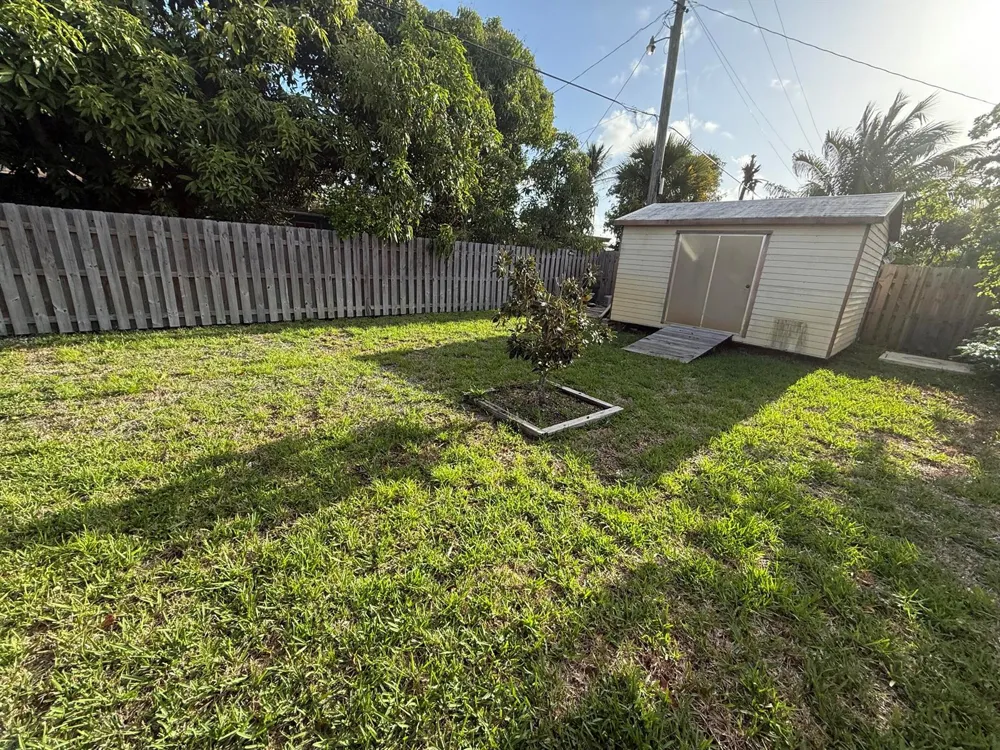817 Elm Road West Palm Beach, FL 33409