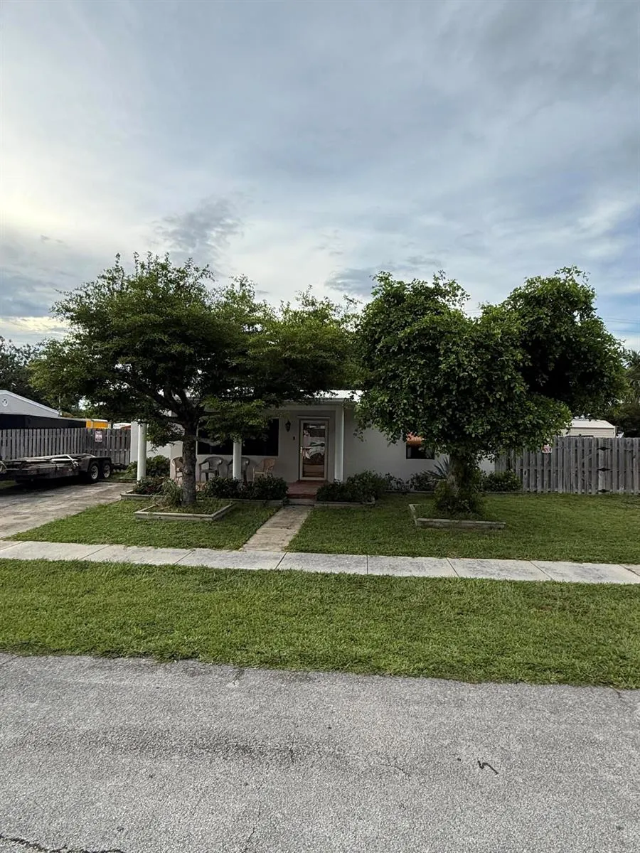 817 Elm Road West Palm Beach, FL 33409
