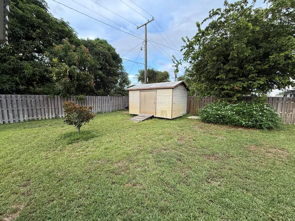 817 Elm Road West Palm Beach, FL 33409