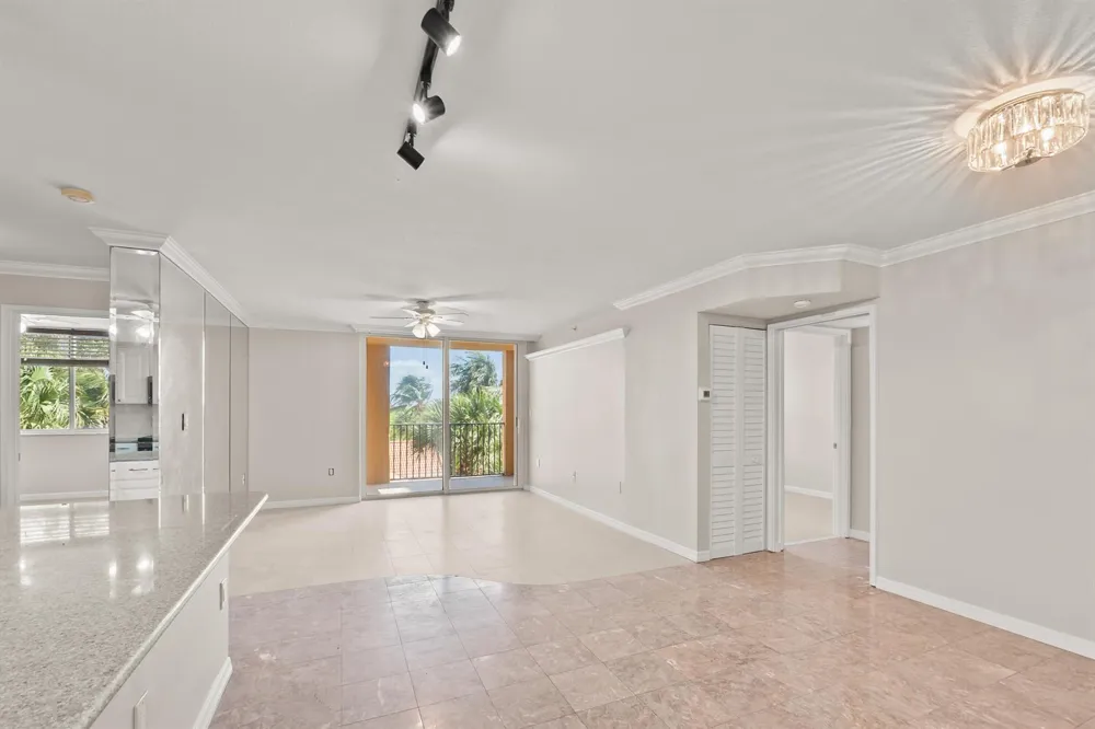 1200 Scotia Drive #403 Hypoluxo, FL 33462