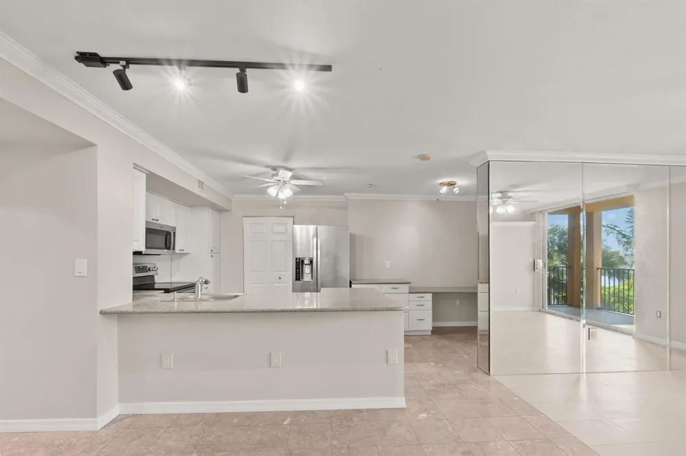 1200 Scotia Drive #403 Hypoluxo, FL 33462