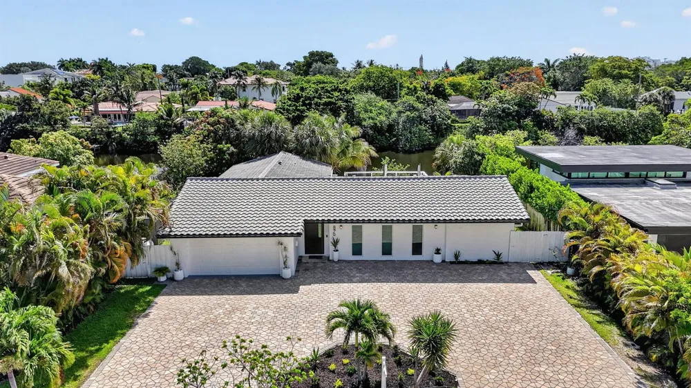 876 NW 6th Avenue Boca Raton, FL 33432
