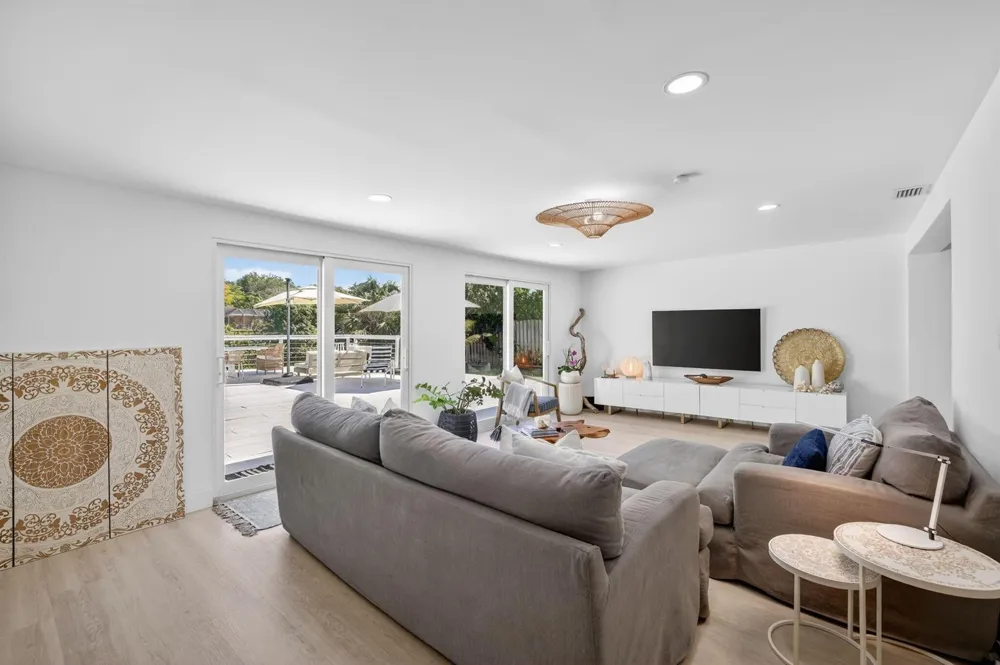 876 NW 6th Avenue Boca Raton, FL 33432