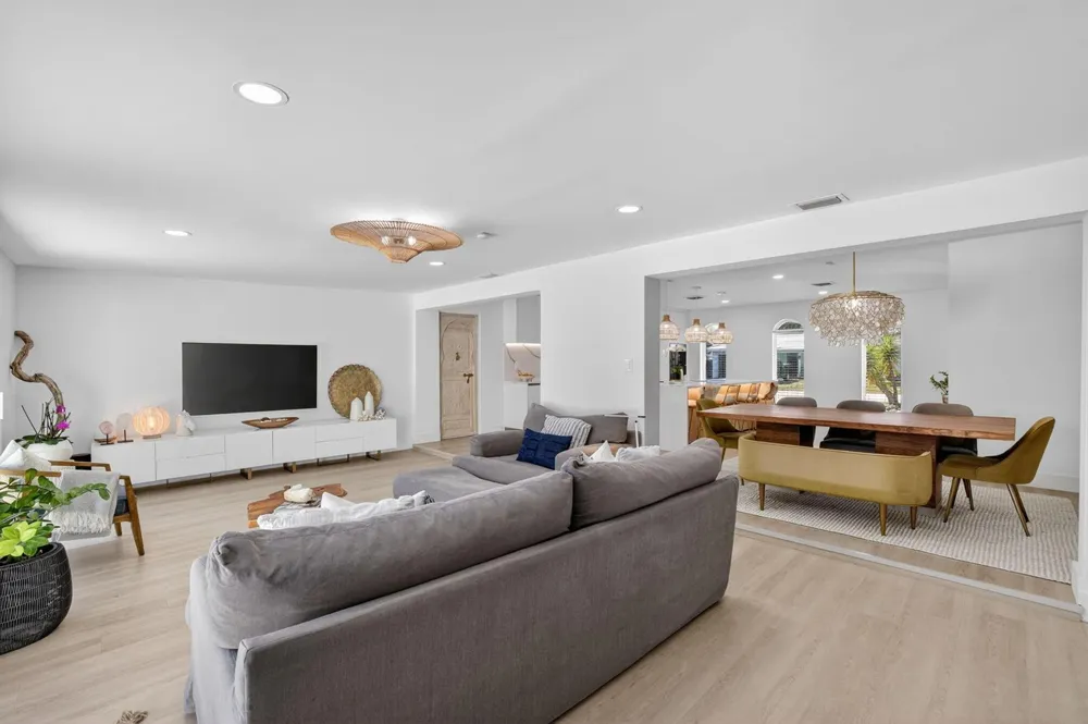 876 NW 6th Avenue Boca Raton, FL 33432