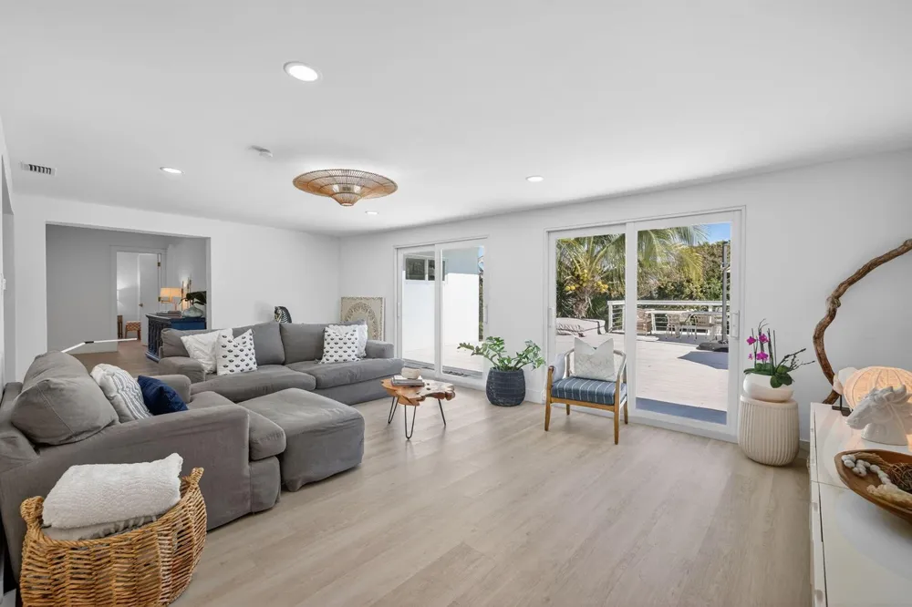 876 NW 6th Avenue Boca Raton, FL 33432