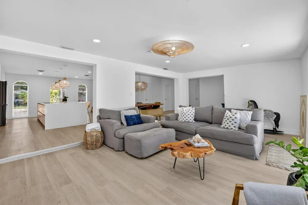 876 NW 6th Avenue Boca Raton, FL 33432