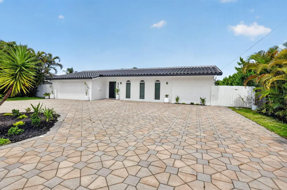 876 NW 6th Avenue Boca Raton, FL 33432