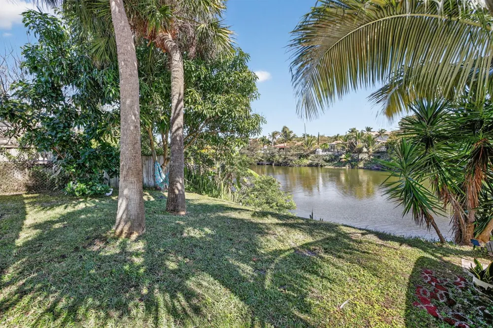 876 NW 6th Avenue Boca Raton, FL 33432