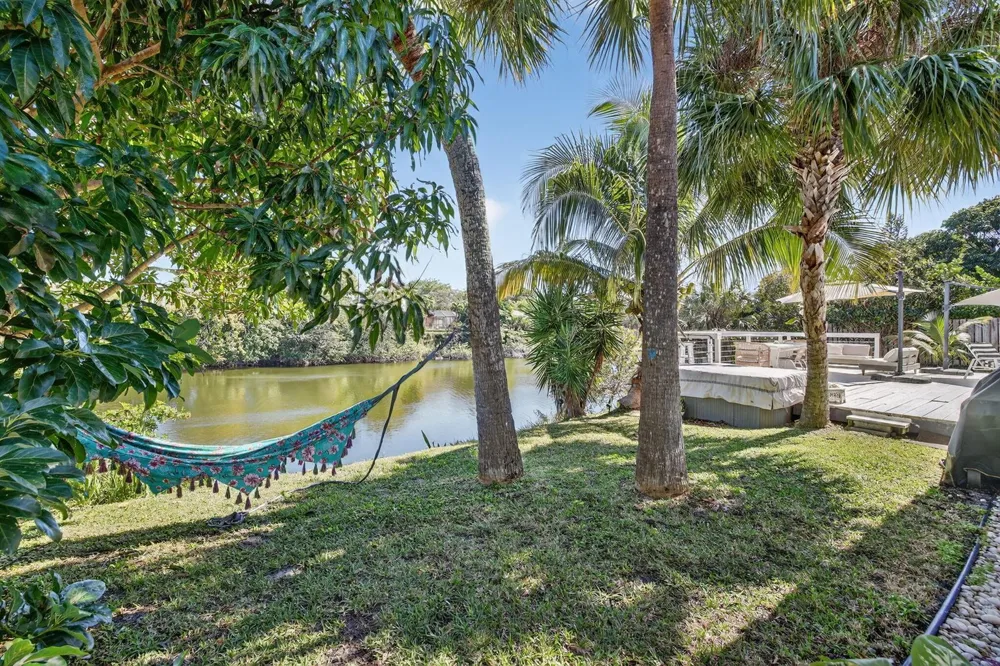 876 NW 6th Avenue Boca Raton, FL 33432