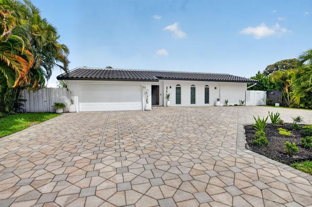 876 NW 6th Avenue Boca Raton, FL 33432