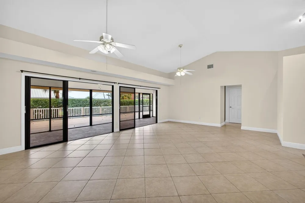 10420 SE Jupiter Narrows Drive Hobe Sound, FL 33455