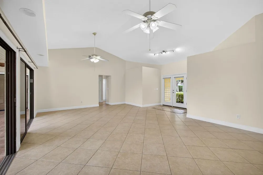 10420 SE Jupiter Narrows Drive Hobe Sound, FL 33455