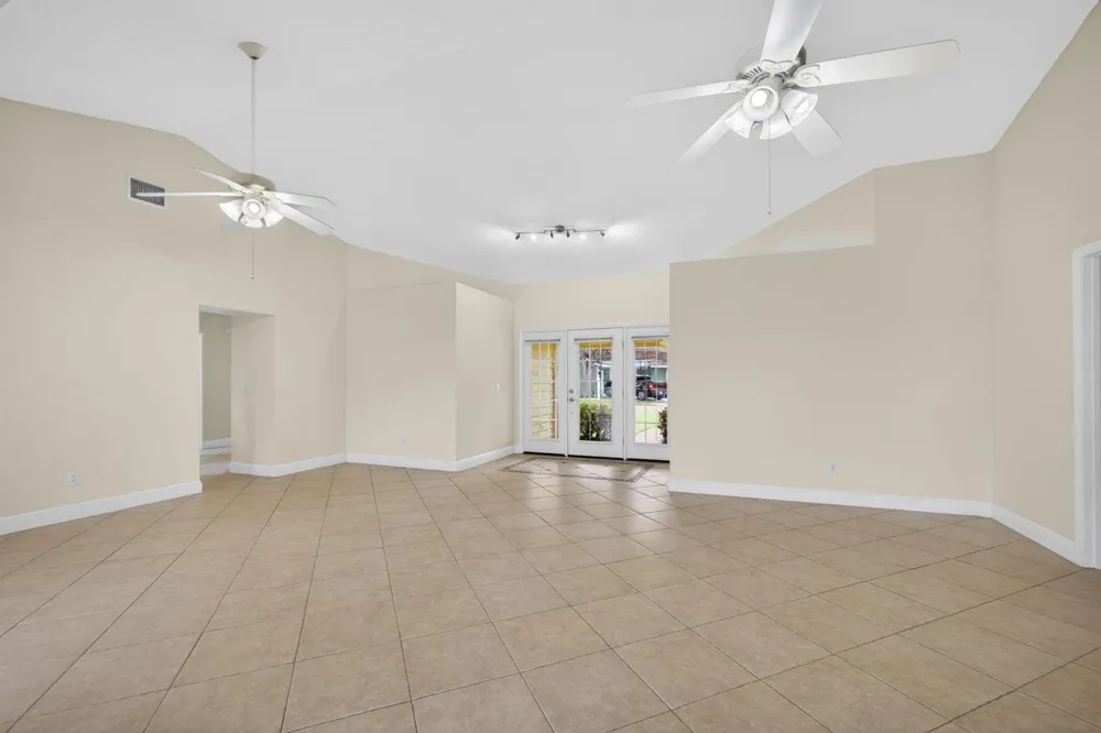 10420 SE Jupiter Narrows Drive Hobe Sound, FL 33455