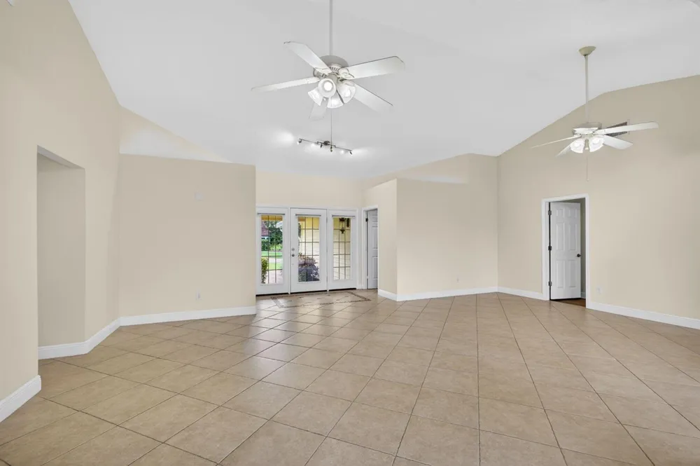 10420 SE Jupiter Narrows Drive Hobe Sound, FL 33455
