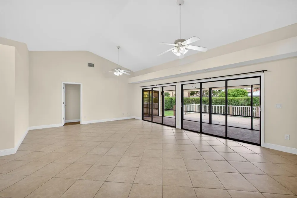 10420 SE Jupiter Narrows Drive Hobe Sound, FL 33455