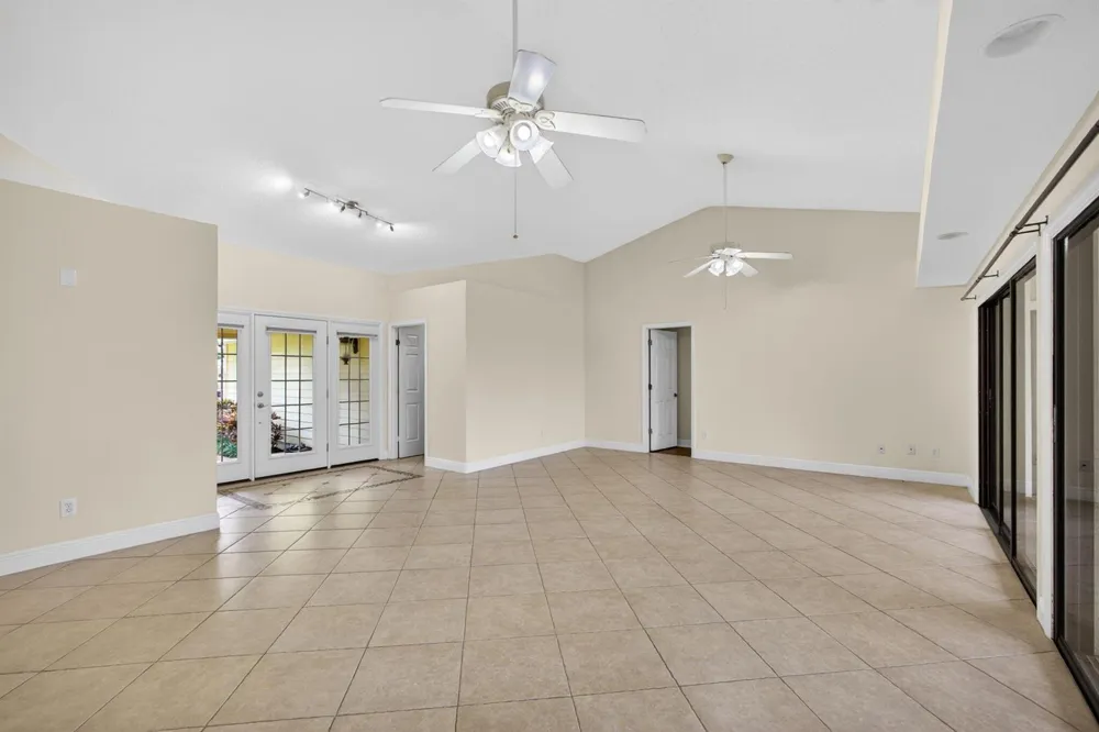 10420 SE Jupiter Narrows Drive Hobe Sound, FL 33455