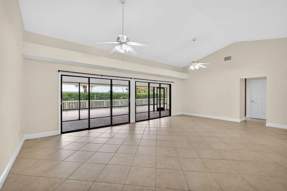 10420 SE Jupiter Narrows Drive Hobe Sound, FL 33455