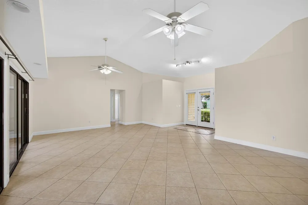 10420 SE Jupiter Narrows Drive Hobe Sound, FL 33455