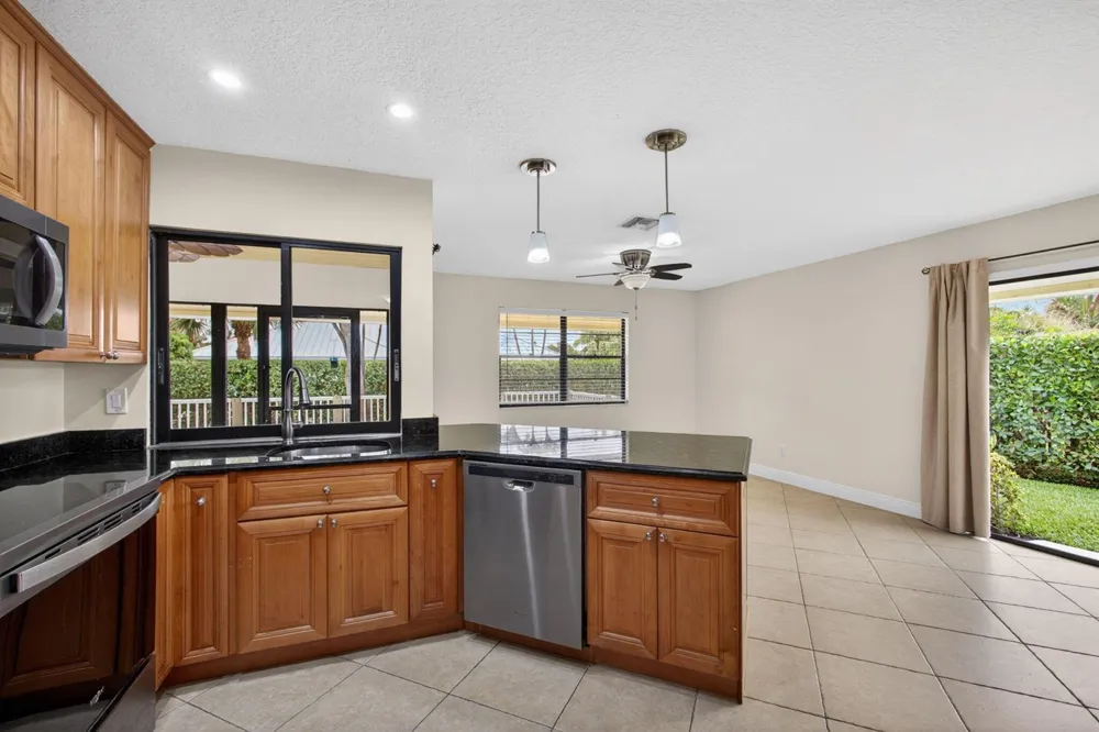 10420 SE Jupiter Narrows Drive Hobe Sound, FL 33455