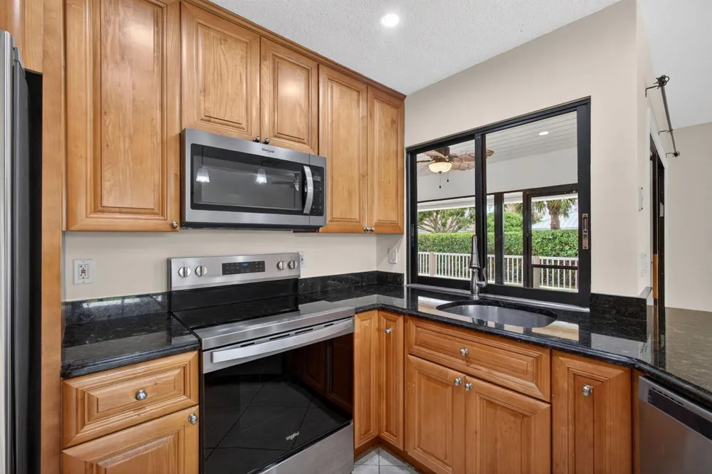 10420 SE Jupiter Narrows Drive Hobe Sound, FL 33455