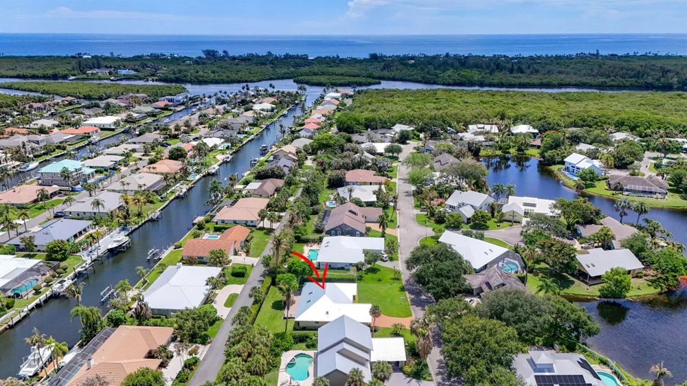 10420 SE Jupiter Narrows Drive Hobe Sound, FL 33455