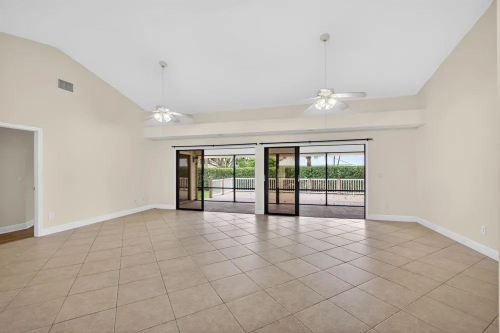 10420 SE Jupiter Narrows Drive Hobe Sound, FL 33455