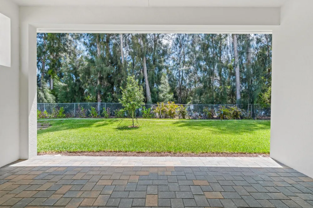 692 Ravens Landing Drive Vero Beach, FL 32968
