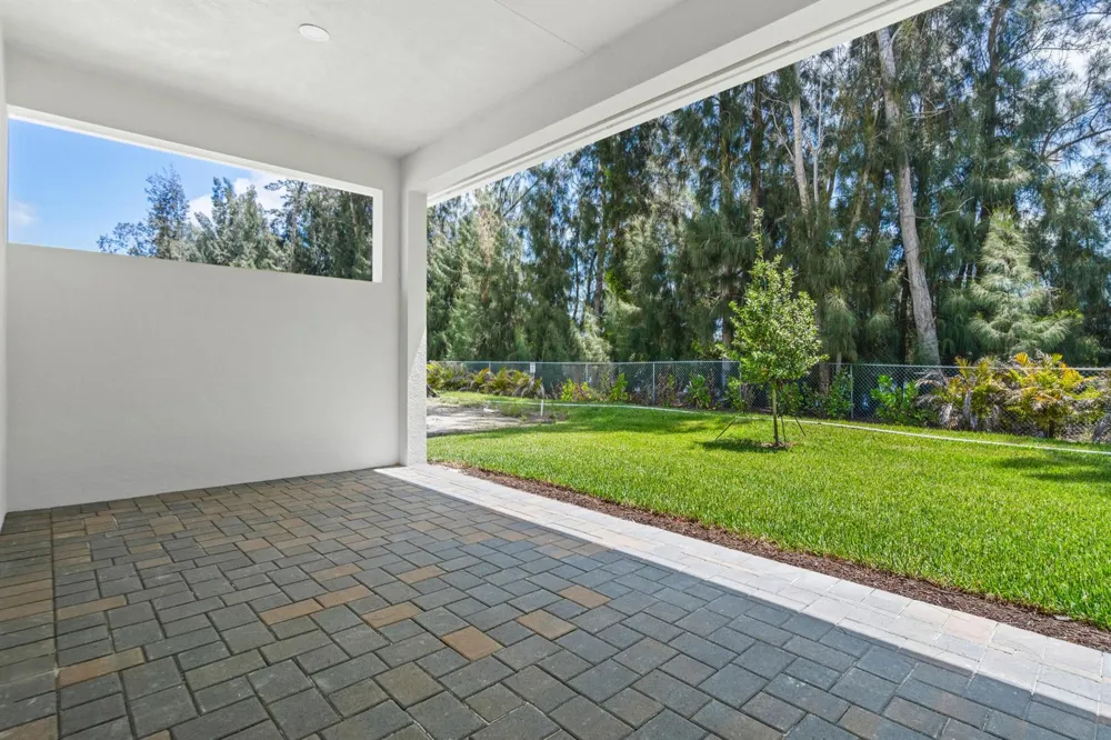 692 Ravens Landing Drive Vero Beach, FL 32968