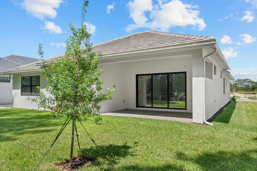 692 Ravens Landing Drive Vero Beach, FL 32968