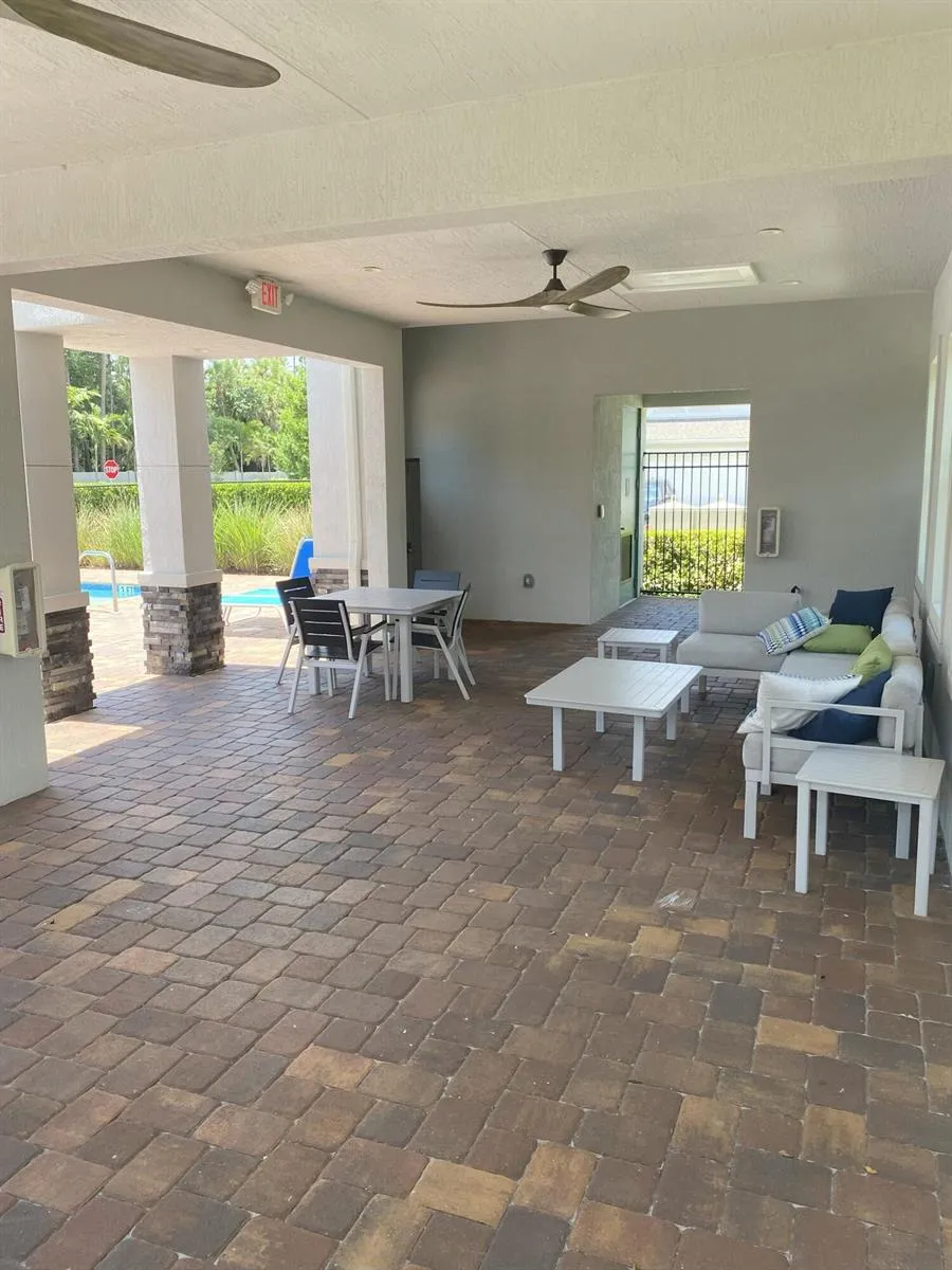 6668 Pointe Of Woods Drive West Palm Beach, FL 33413